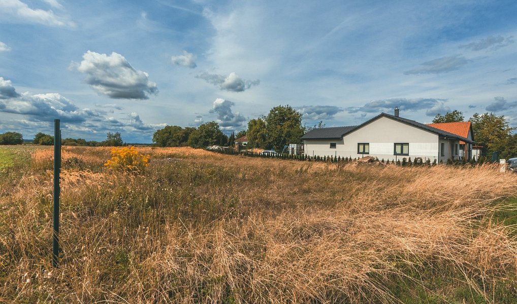 Prodej stavebního pozemku 1 297 m², Mikulovice – fotka 1 z 14