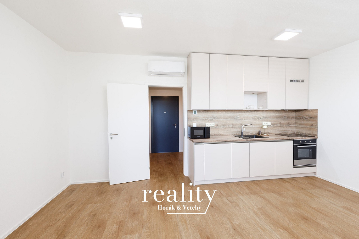 Pronájem bytu 1+kk 35 m²