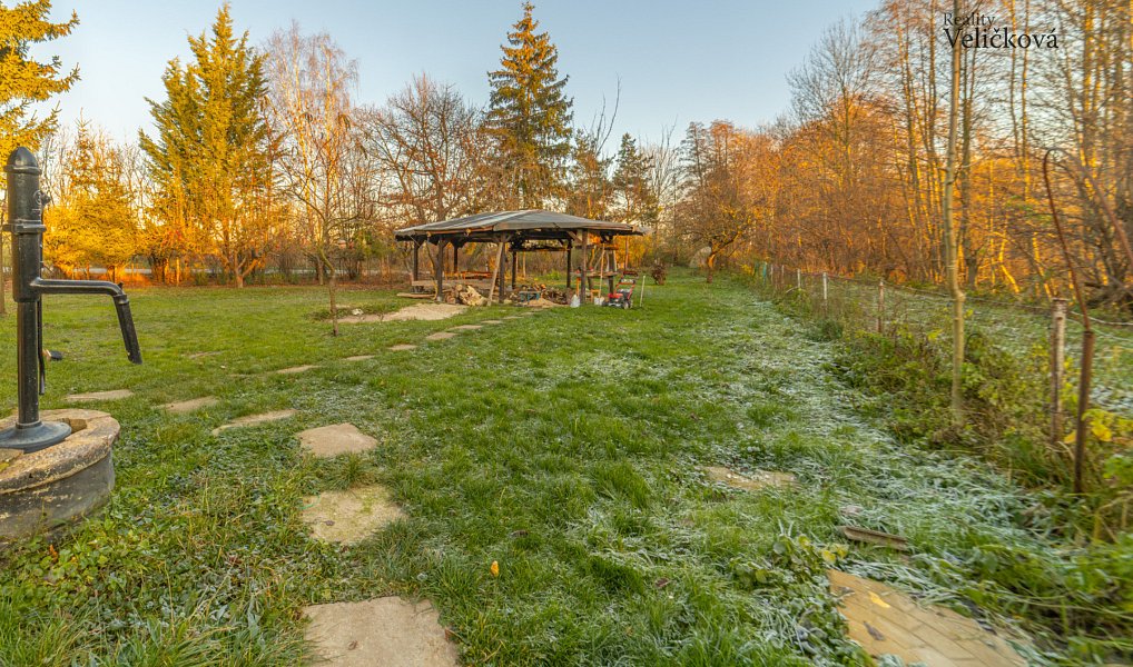 Prodej stavebního pozemku 1 291 m², Stěžery – náhled fotky 10