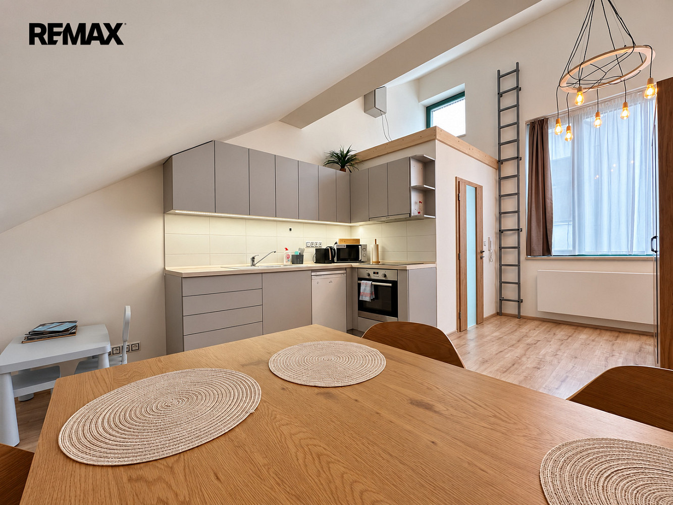 Pronájem bytu 2+kk 50 m² – fotografie 2