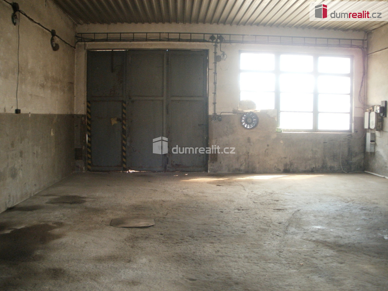 Pronájem garáže 98m2 branky — photo 3
