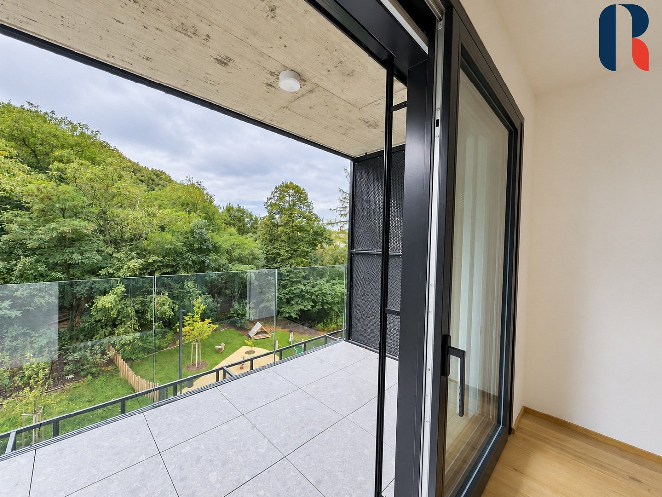 Pronájem bytu 1+kk 37 m² – fotografie 2