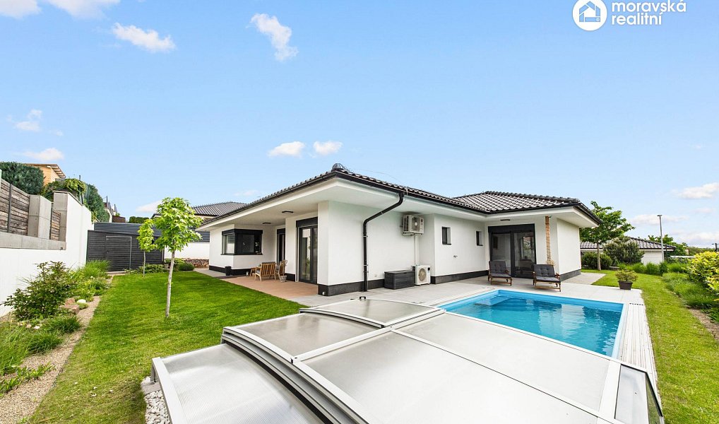 Prodej domu 199 m² s pozemkem 700 m², Hajany – náhled fotky 4