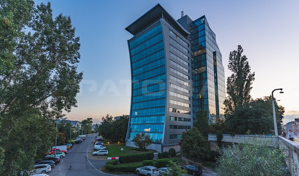 Pronájem obchodních prostor 291 m², Praha – fotka 1 z 20
