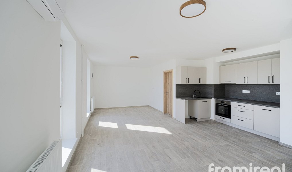 Pronájem bytu 2+kk 40 m², náměstí Míru, Veselí nad Moravou, okres Hodonín