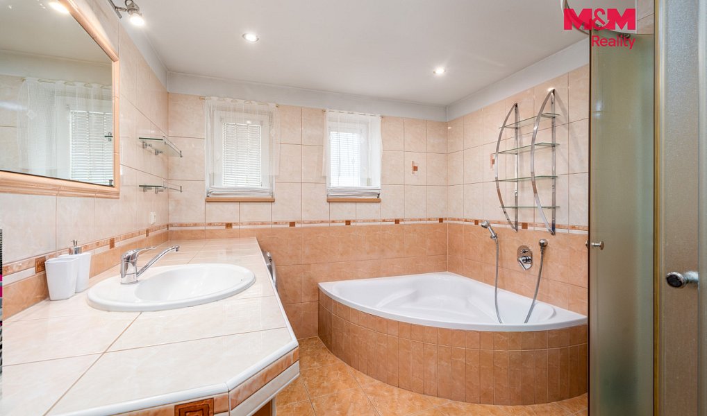 Prodej domu 596 m² s pozemkem 514 m², Osek – náhled fotky 3