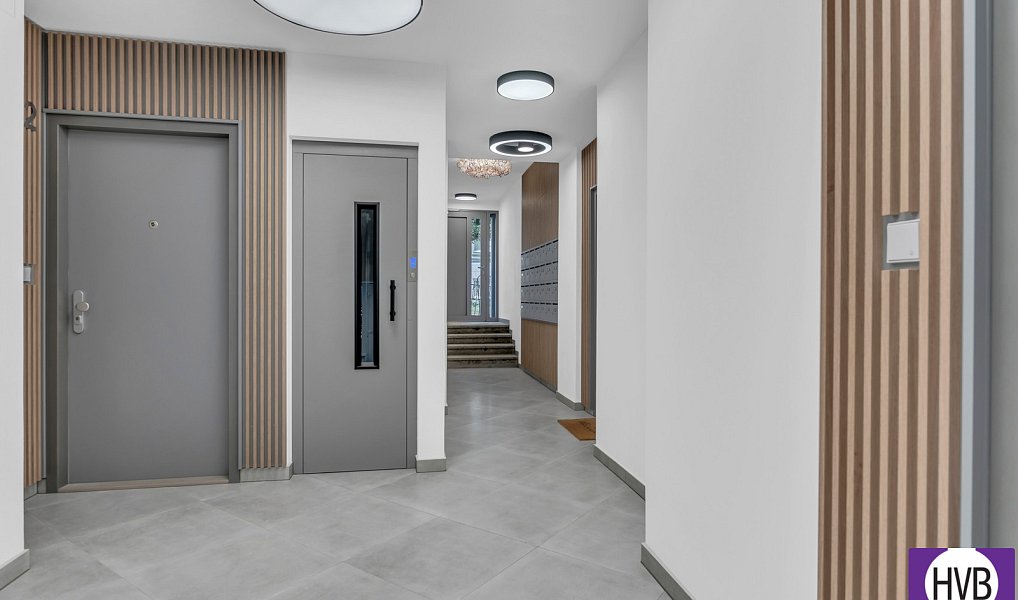 Prodej bytu 1+kk 37 m², Praha – náhled fotky 18