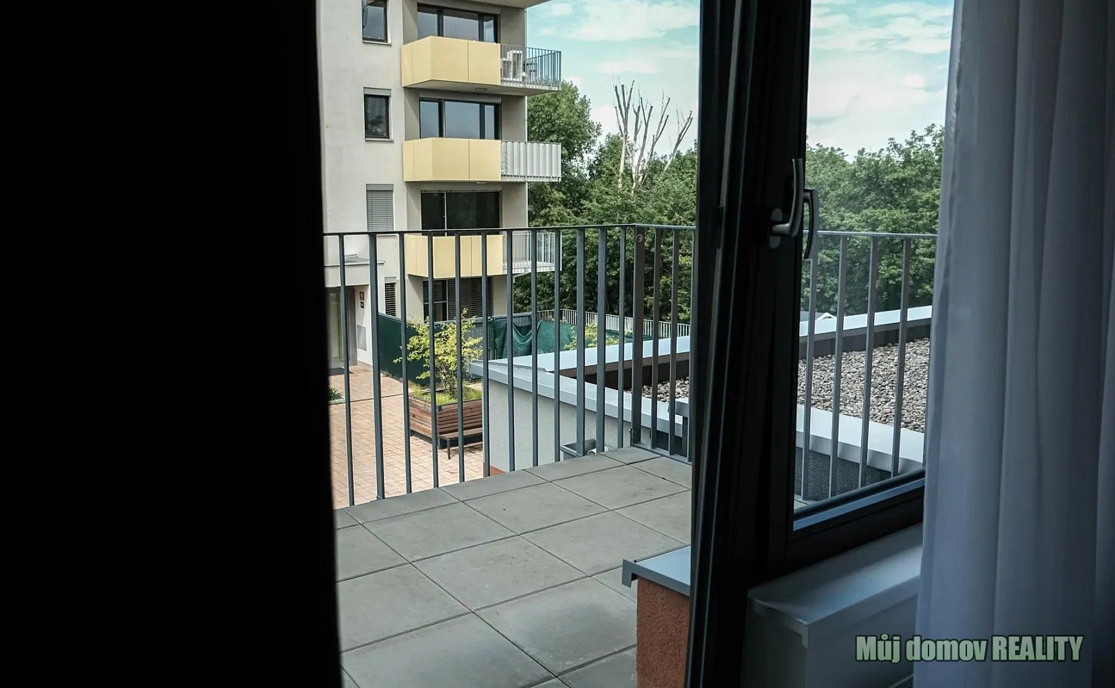 Pronájem bytu 3+kk 86 m² — photo 2