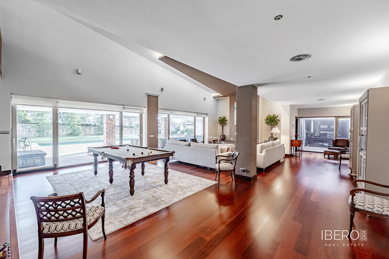 Prodej domu 770 m² s pozemkem 2 700 m² — photo 2
