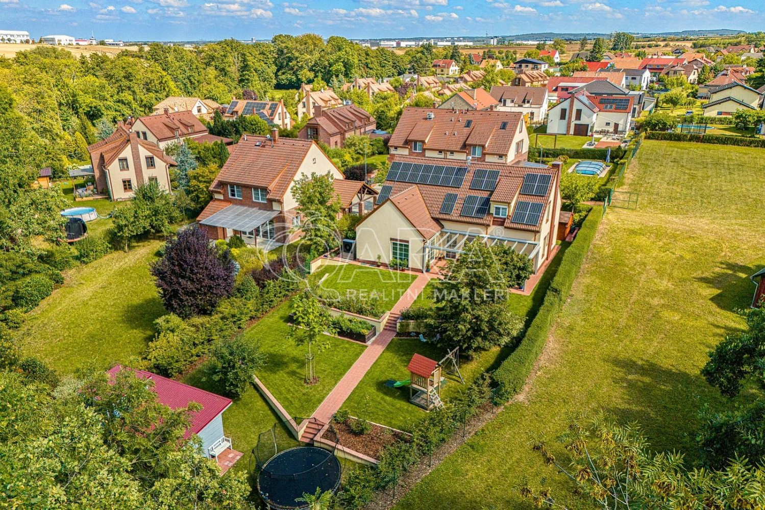 Prodej domu 222 m² s pozemkem 1 004 m²