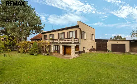 Prodej domu 307 m² s pozemkem 698 m², Zlosyň, okres Mělník