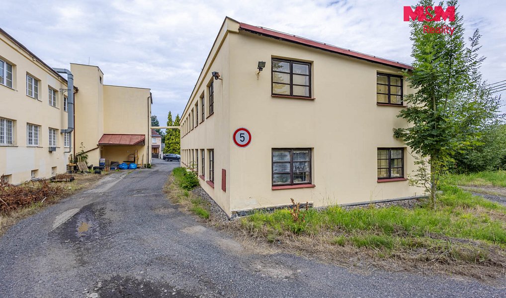 Prodej výrobních prostor 2 651 m², Kamenický Šenov – náhled fotky 2
