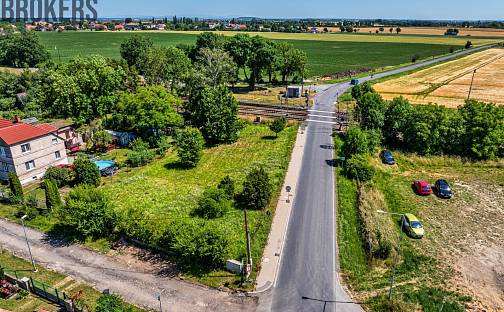 Prodej stavebního pozemku 1 111 m², Dvory, okres Nymburk