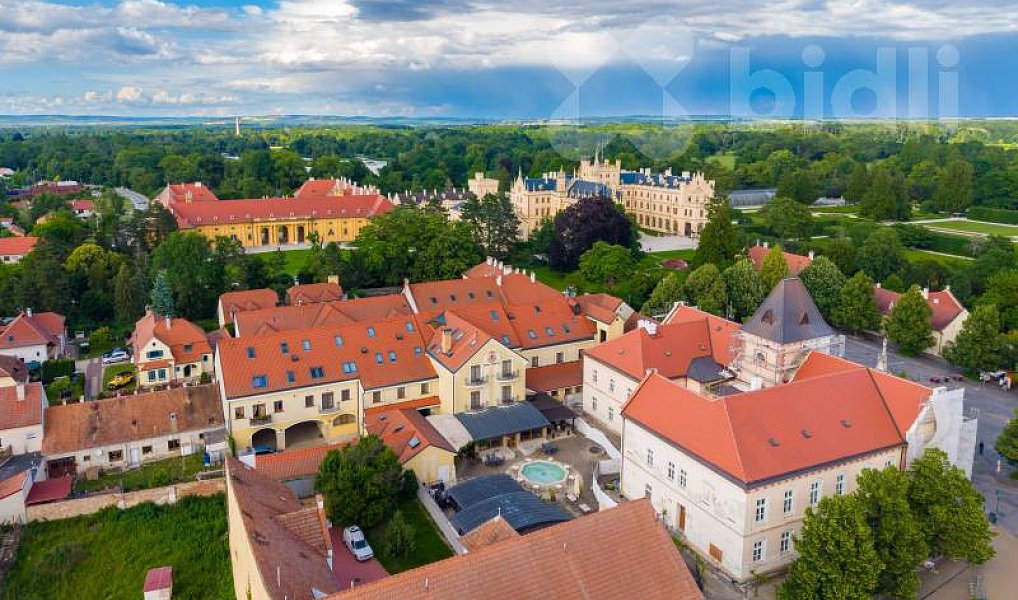 Prodej ubytovacího objektu 1 300 m², Lednice – náhled fotky 2