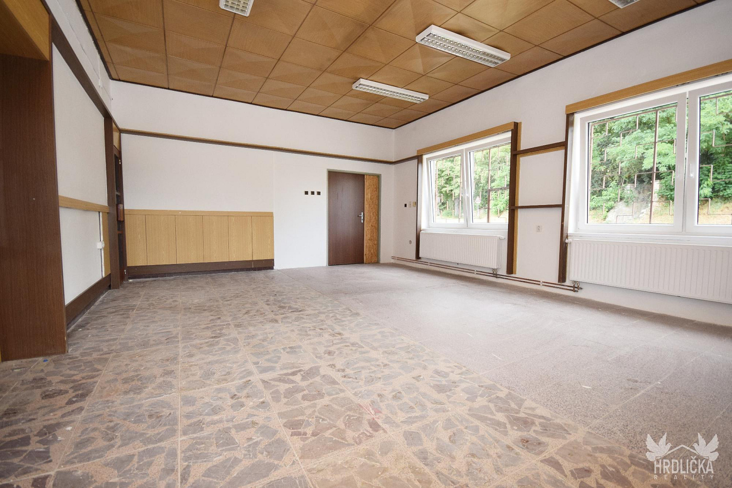 Pronájem obchodních prostor 77 m²