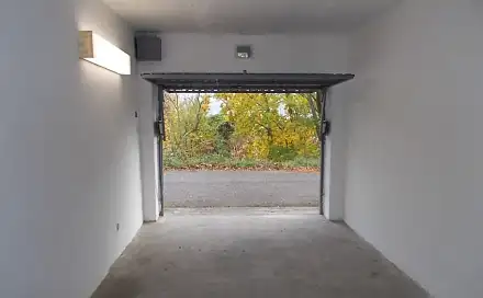 Garáž Kárníková Brno Řečkovice 20m2, elektřina, Kárníkova, Brno - Řečkovice