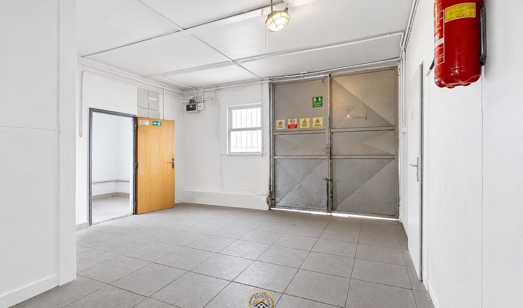Pronájem skladovacích prostor 472 m², Chrášťany – náhled fotky 2