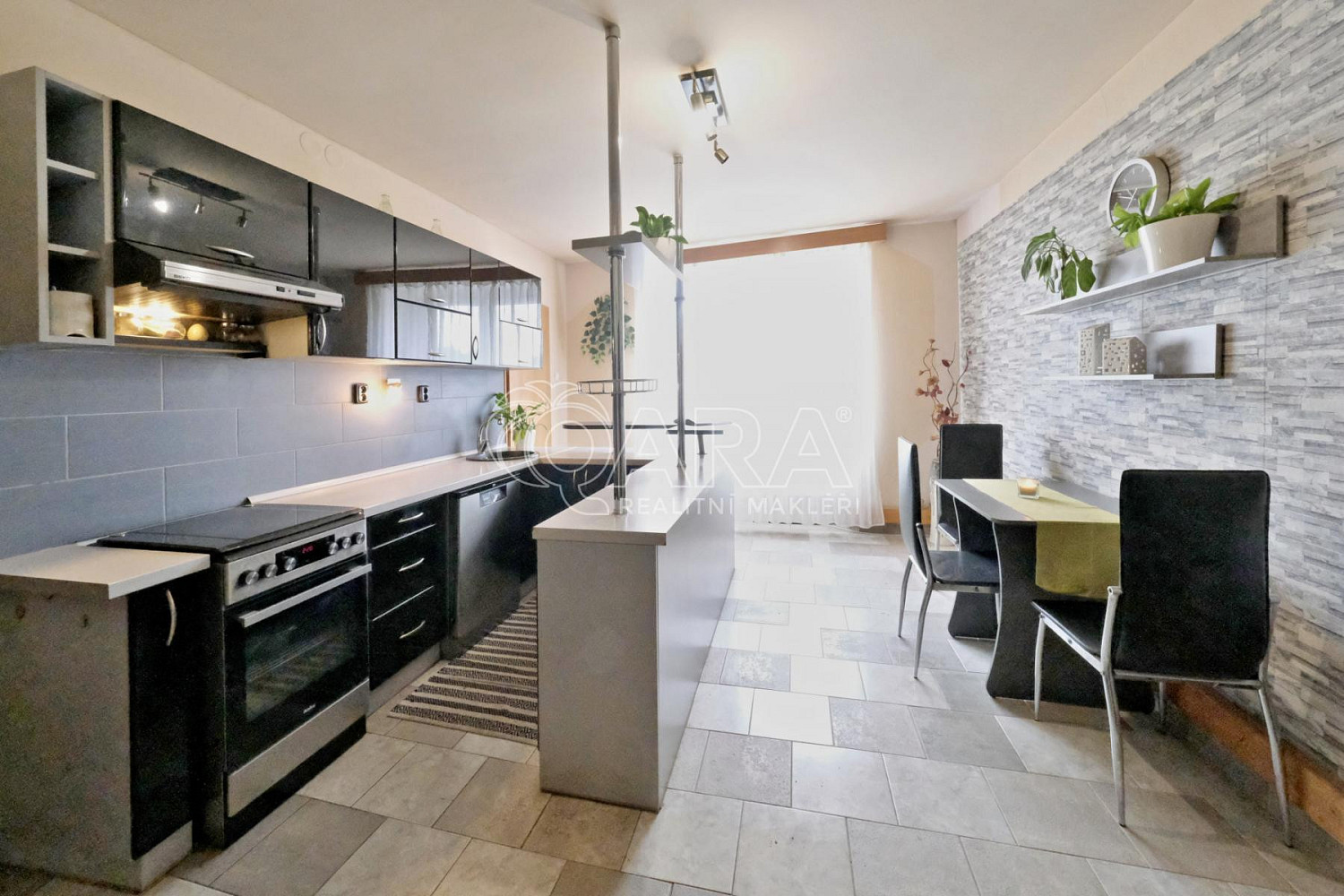 Prodej domu 287 m² s pozemkem 412 m² – fotografie 2