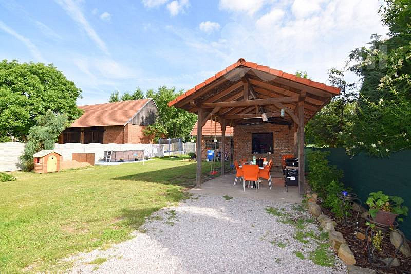 Prodej domu 312 m² s pozemkem 864 m² – fotografie 3