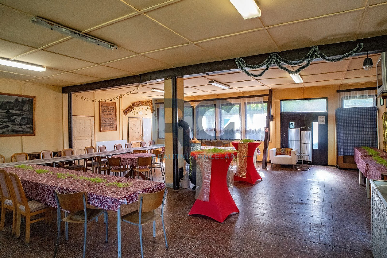 Prodej obchodních prostor 336 m² – fotografie 2