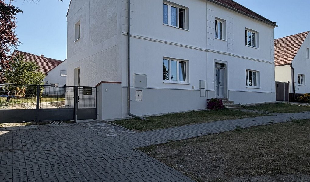 Pronájem bytu 3+kk 96 m², Vroutek – náhled fotky 11
