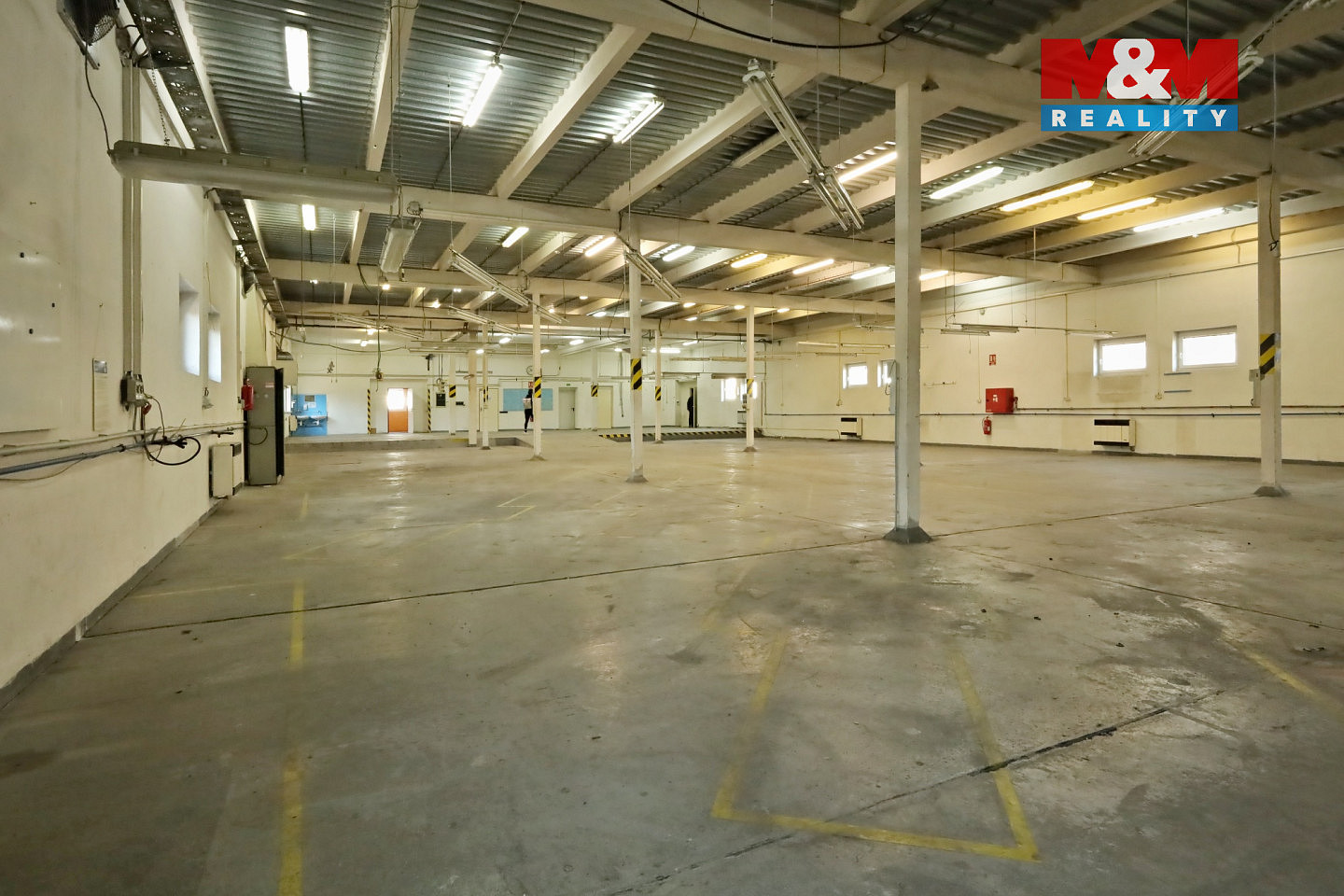 Pronájem obchodních prostor 2 200 m² — photo 4