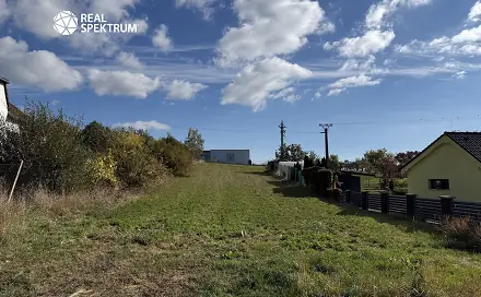 Prodej stavebního pozemku 1 439 m², Viničné Šumice, okres Brno-venkov