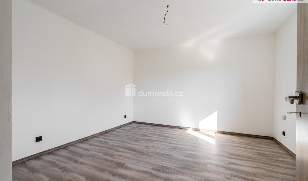 Prodej domu 460 m² s pozemkem 225 m², Vědomice – náhled fotky 27