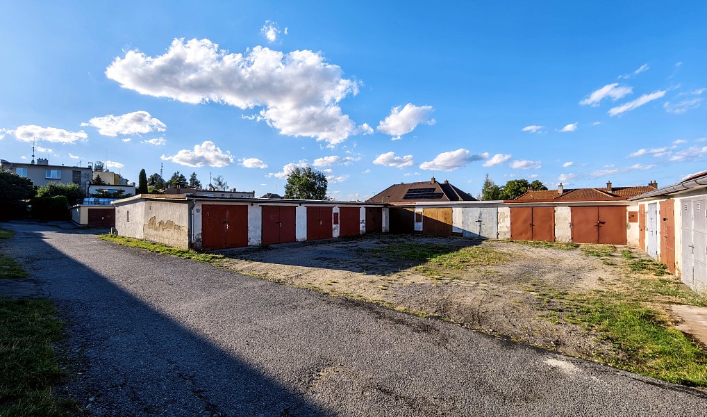 Zděná garáž 18 m² s elektřinou – ulice Arbesova, Třebíč, Třebíč – náhled fotky 4