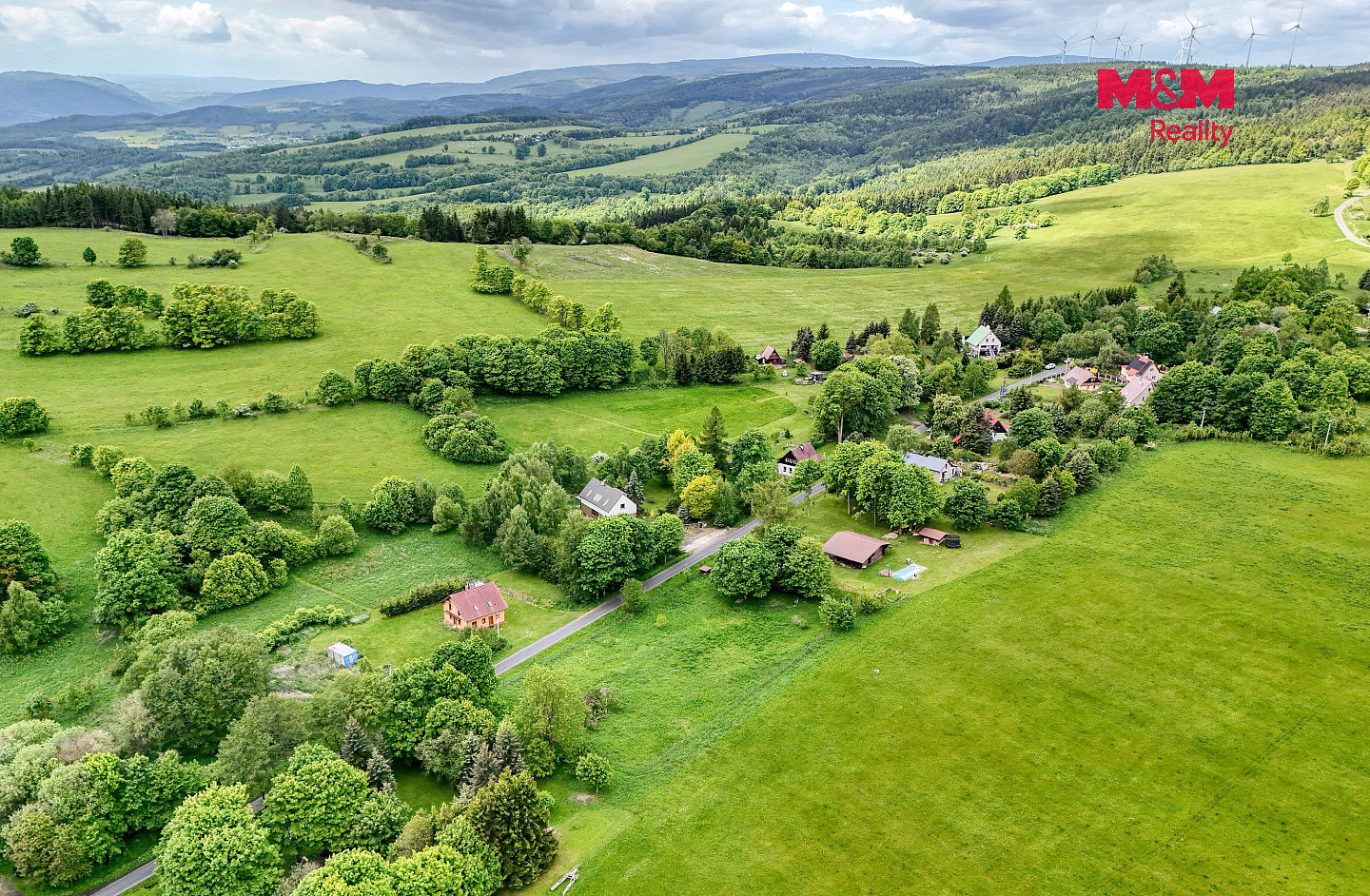 Prodej stavebního pozemku 2 061 m² – fotografie 2
