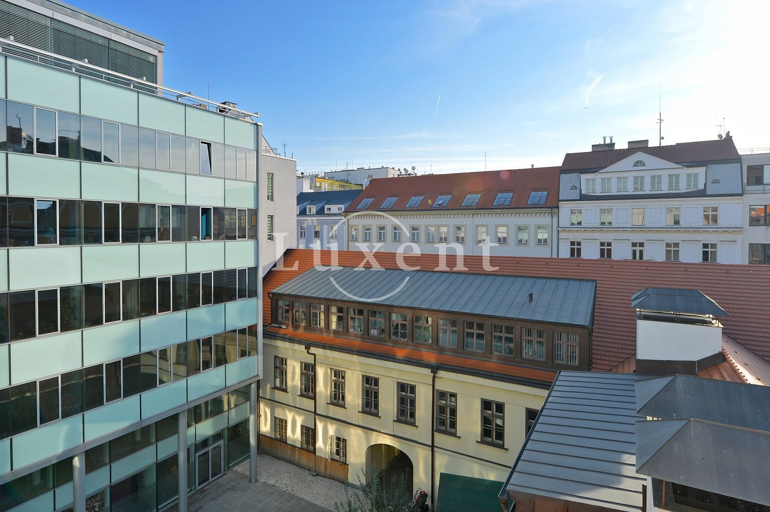 Pronájem kanceláře 300 m², Praha