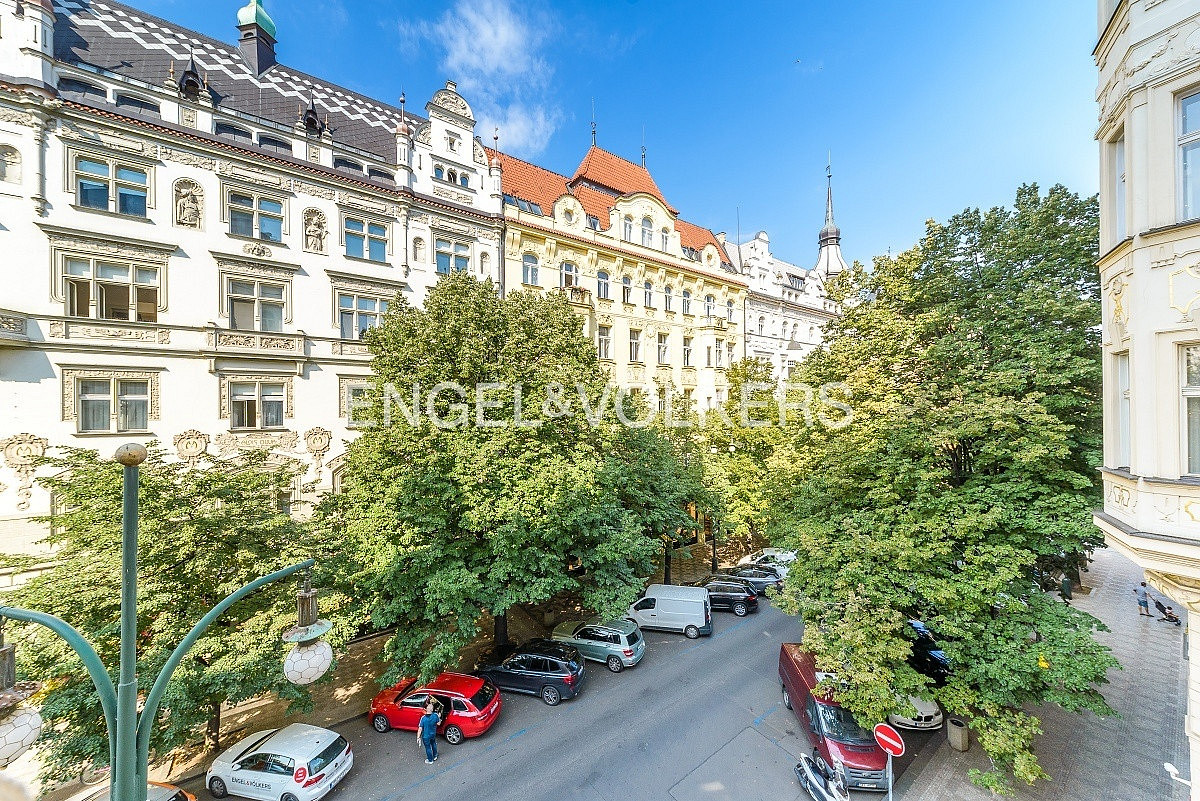 Pronájem bytu 4+1 151 m² — photo 2