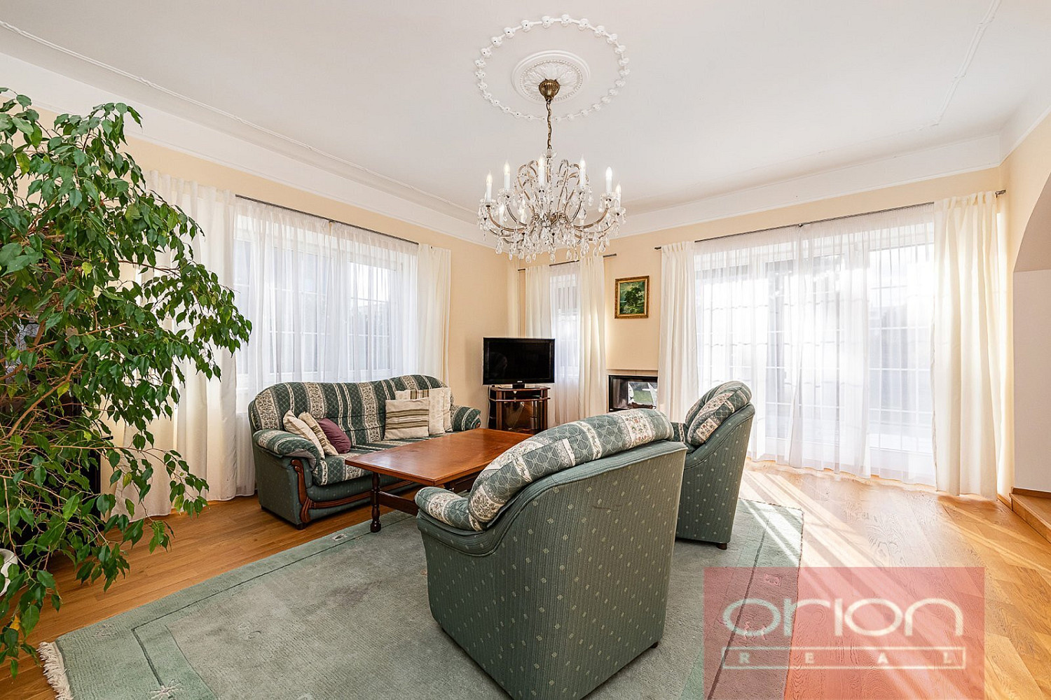 Pronájem domu 253 m² s pozemkem 900 m² — photo 3