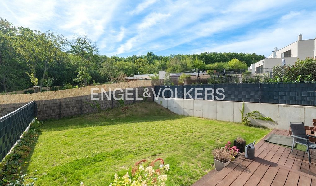 Pronájem domu 219 m² s pozemkem 341 m², Praha – náhled fotky 14
