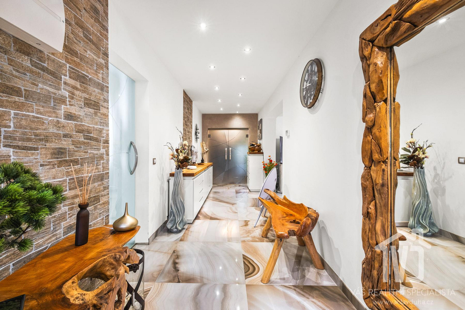 Prodej domu 337 m² s pozemkem 730 m² – fotografie 2