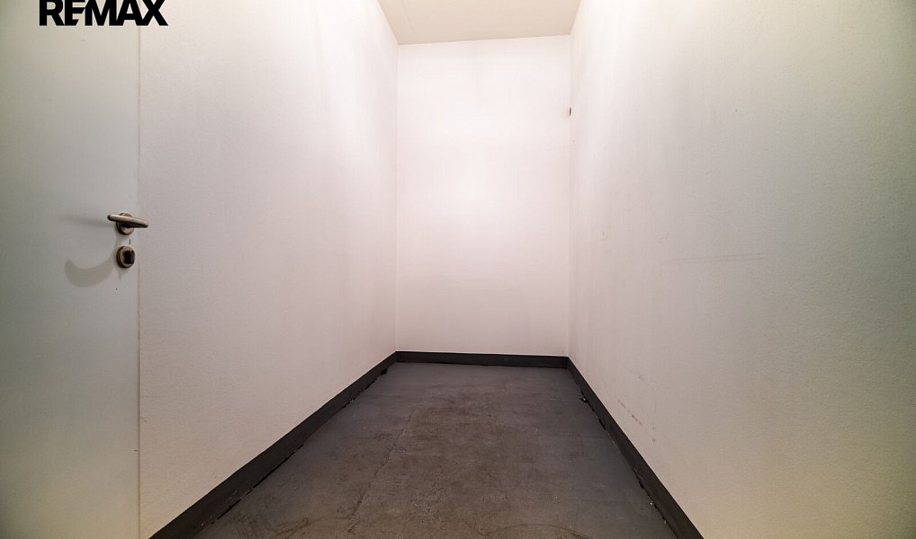 Pronájem bytu 1+kk 44 m², Praha – náhled fotky 13