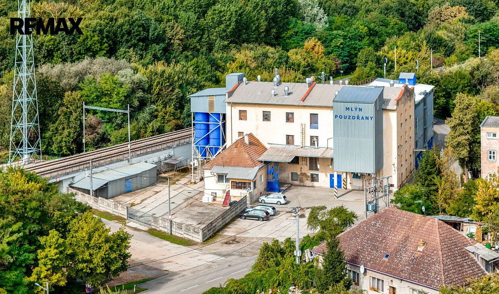 Prodej výrobních prostor 4 050 m², Pouzdřany – náhled fotky 5