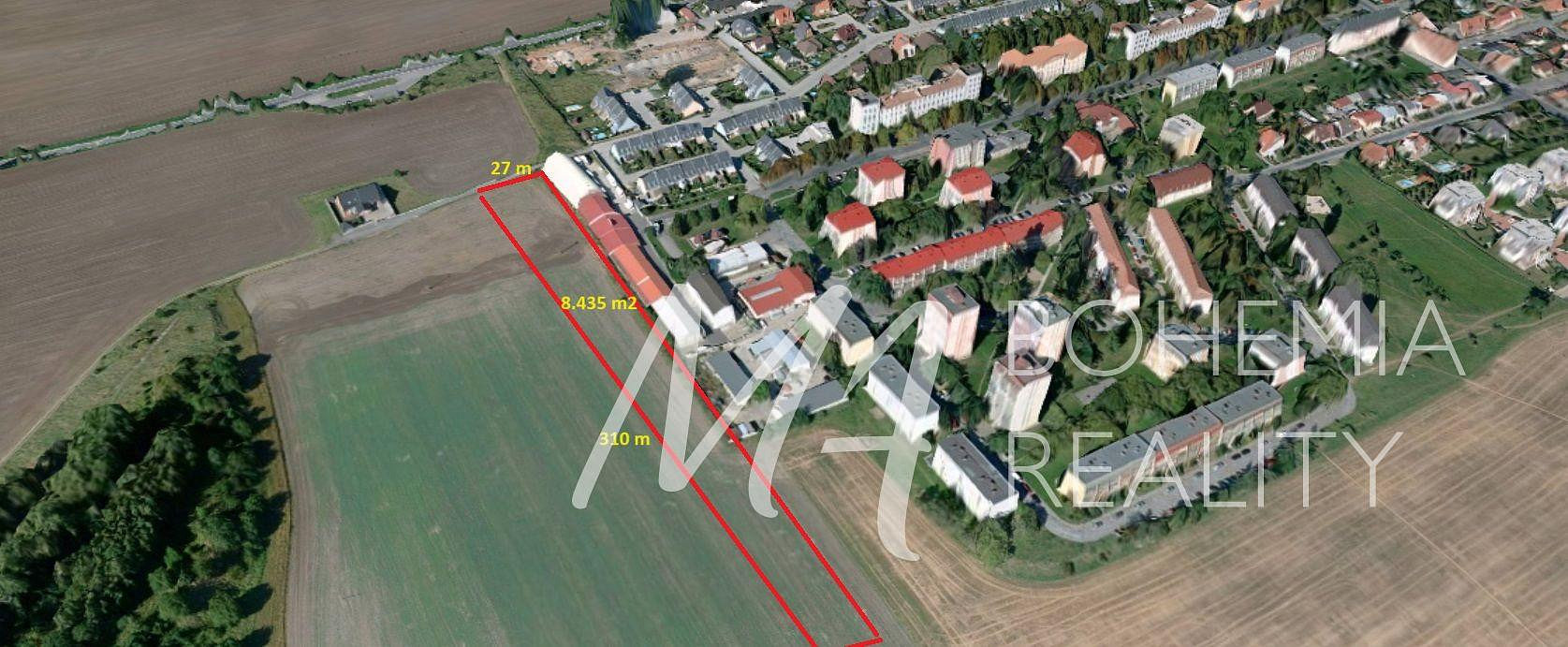 Prodej pole 8 435 m², Slaný