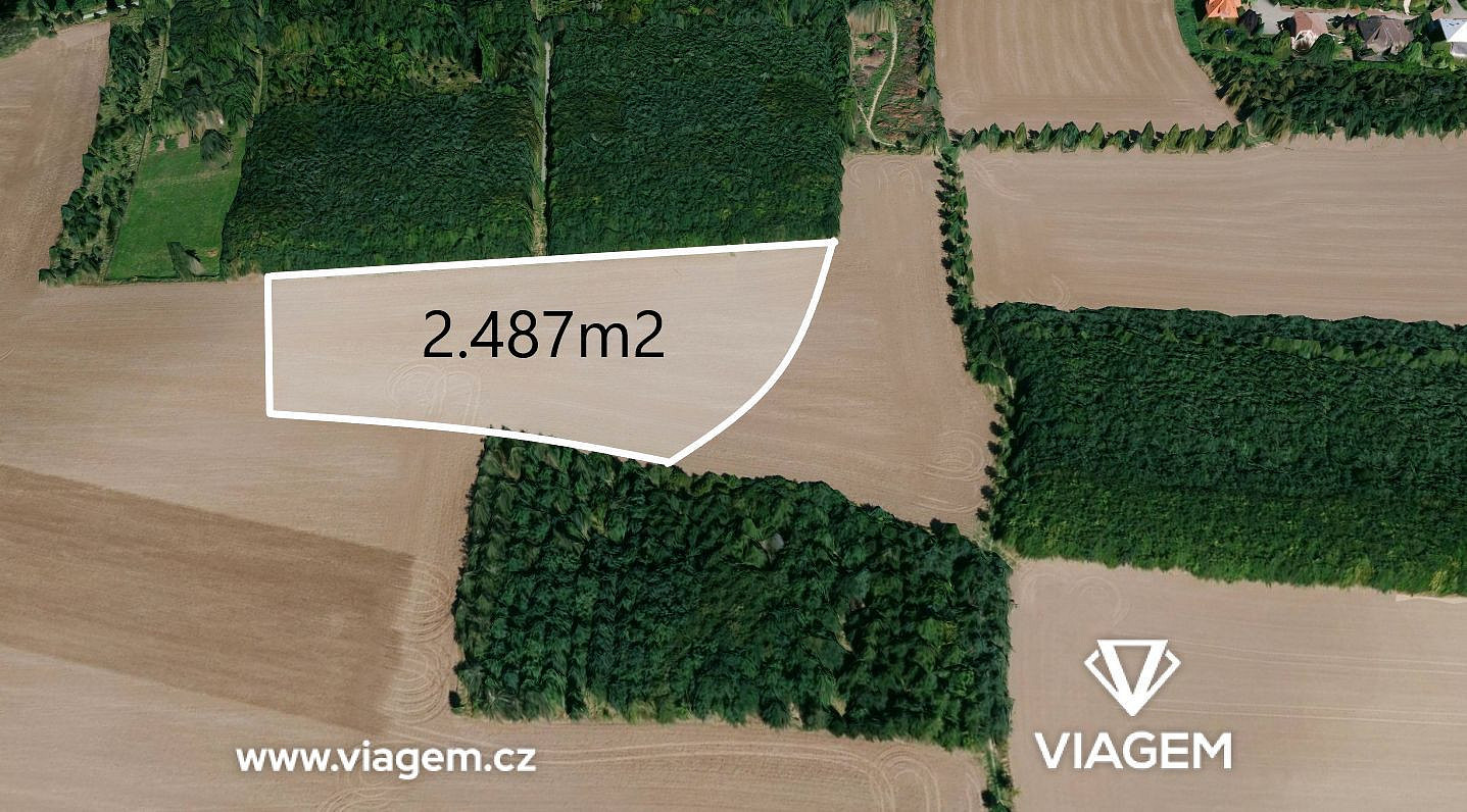 Prodej pole 2 486 m²