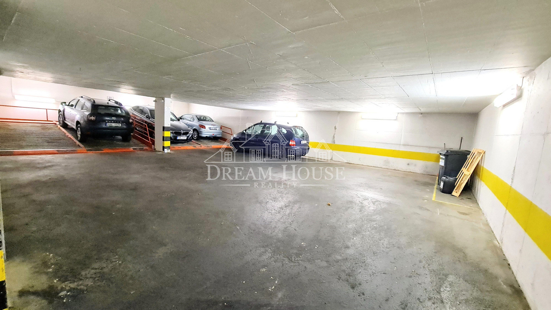 Pronájem parkovacího místa v podzemní garáži, Praha 2 - Vinohrady, zakladač – pohled 3