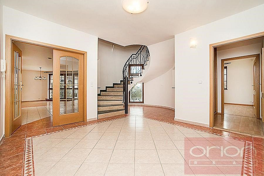 Pronájem domu 390 m² s pozemkem 903 m²