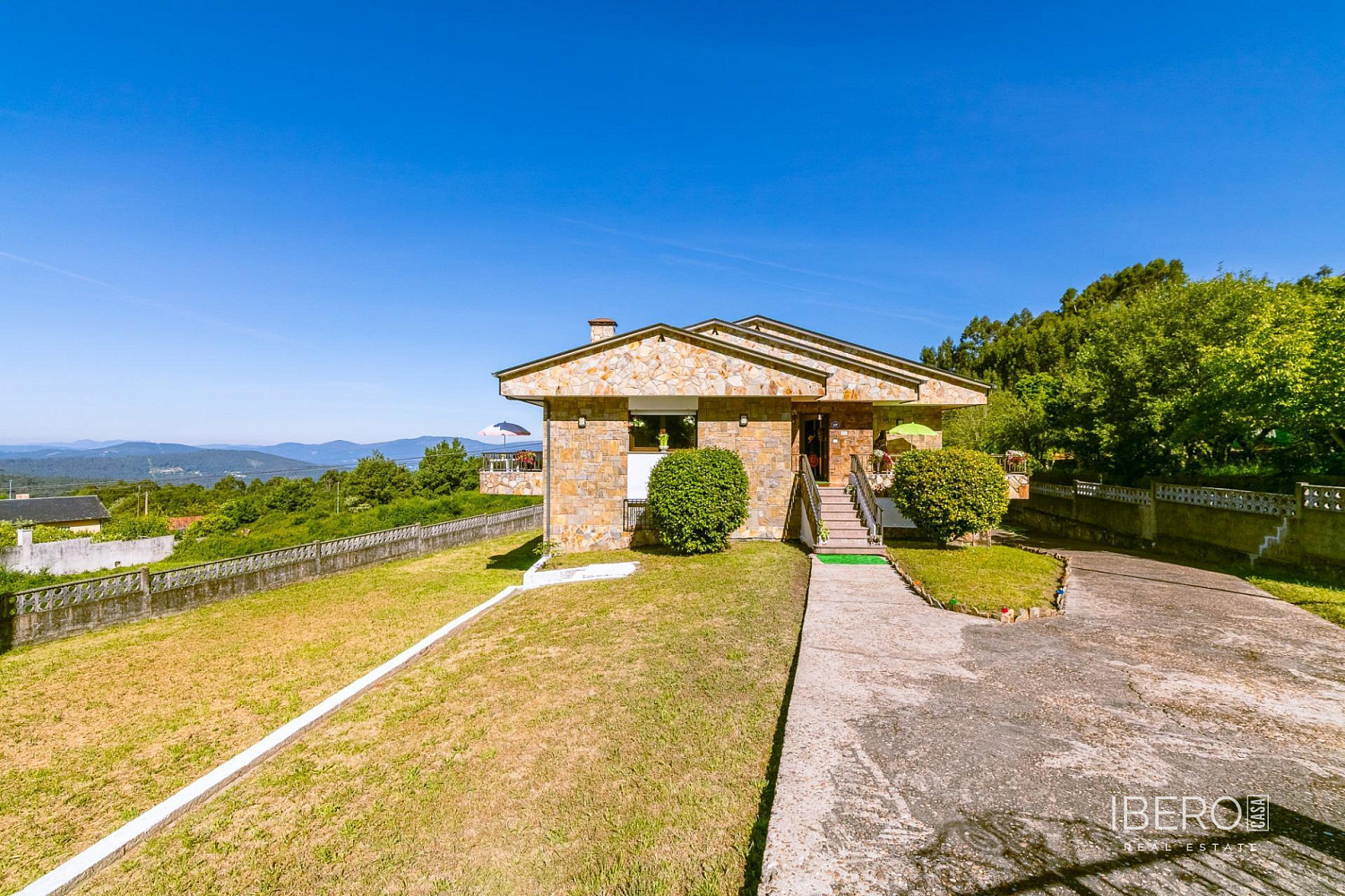 Prodej domu 399 m² s pozemkem 1 334 m²