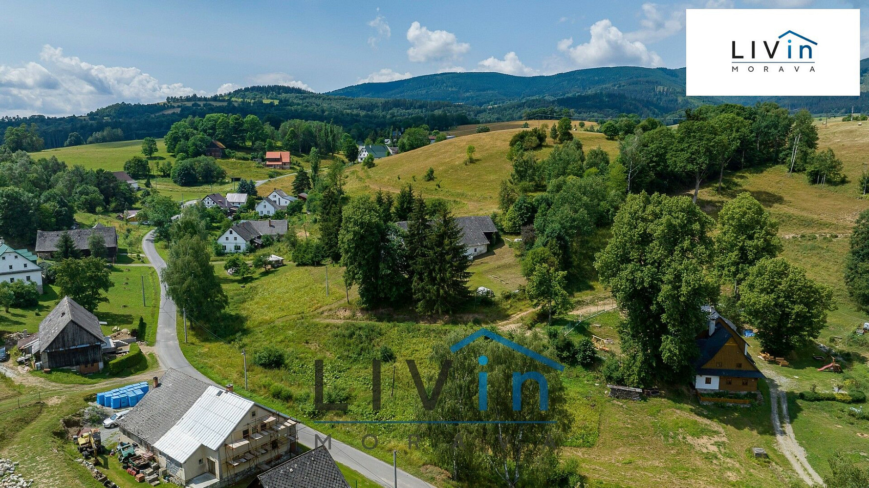 Prodej stavebního pozemku 897 m² – fotografie 4