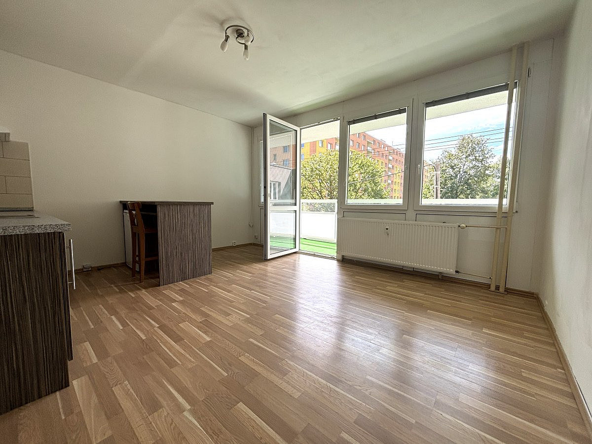 Pronájem bytu 1+kk 27 m² – fotografie 3