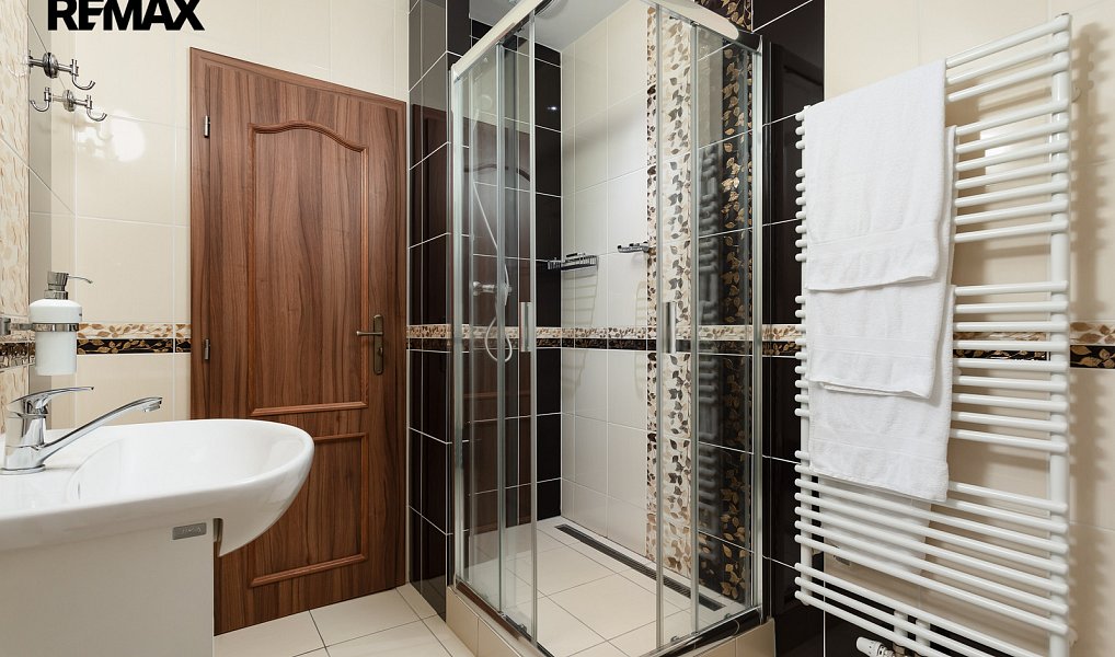 Prodej ubytovacího objektu 470 m², Závada – náhled fotky 22