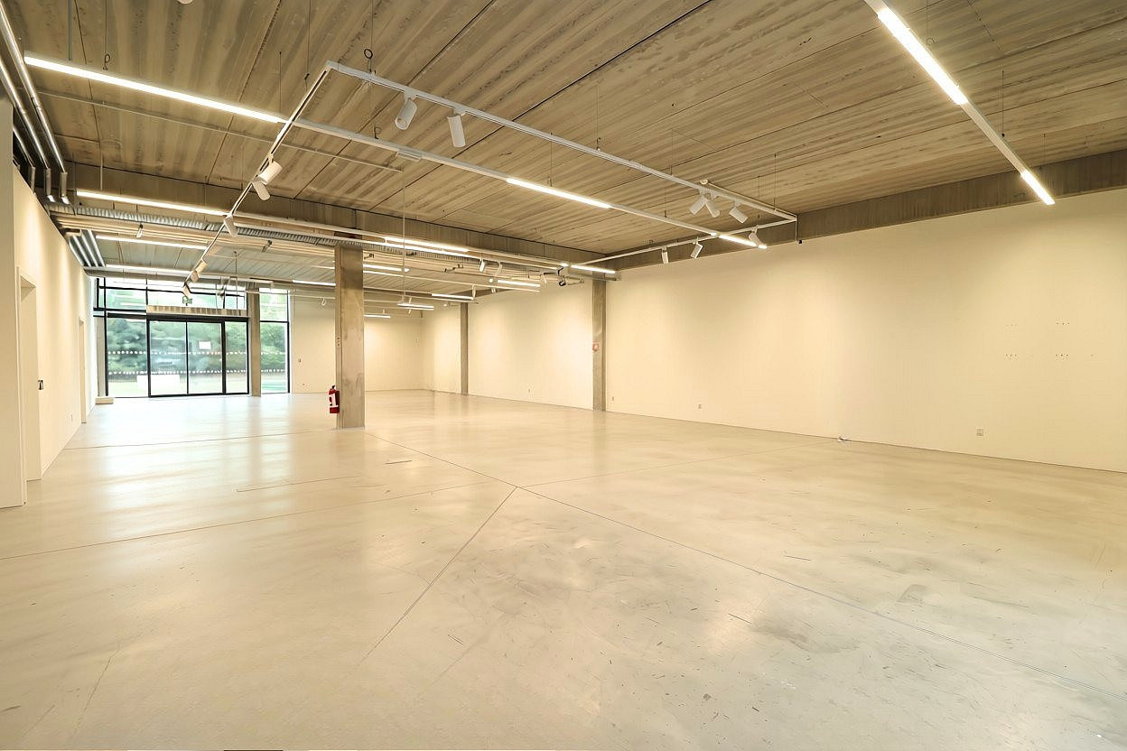 Pronájem obchodních prostor 529 m²