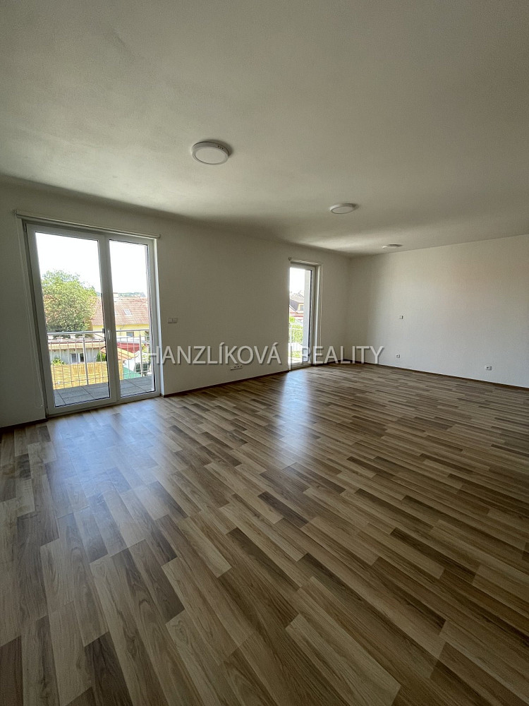 Pronájem bytu 2+kk 52 m² – fotografie 3