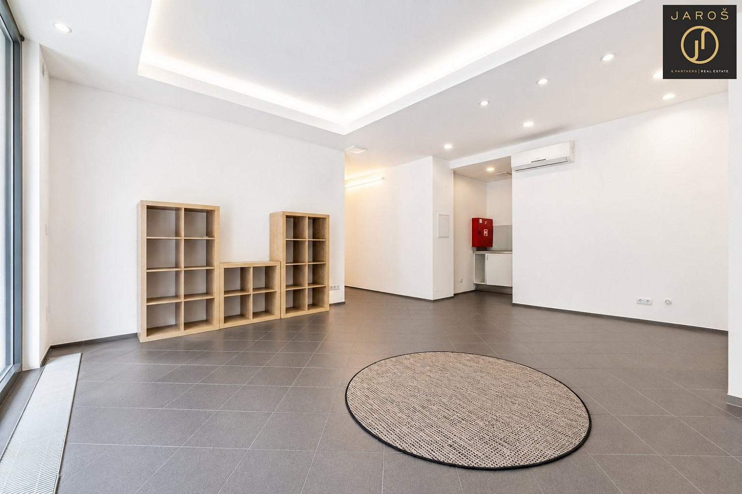 Pronájem kanceláře 37 m² – fotografie 3