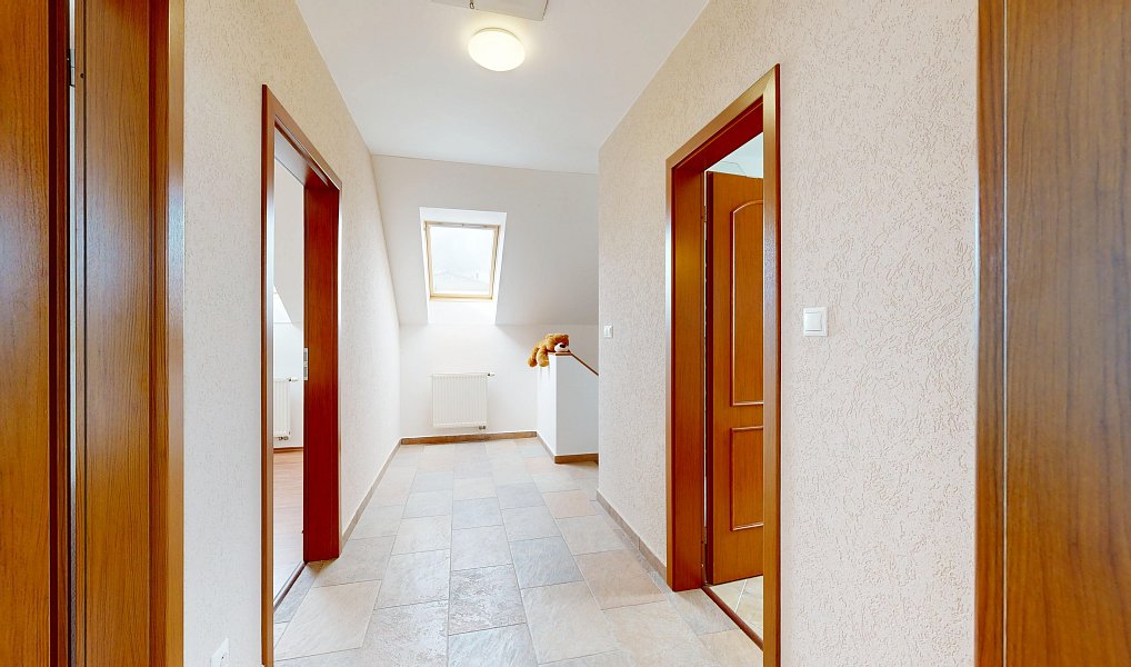 Prodej domu 225 m² s pozemkem 807 m², Bašť – náhled fotky 21