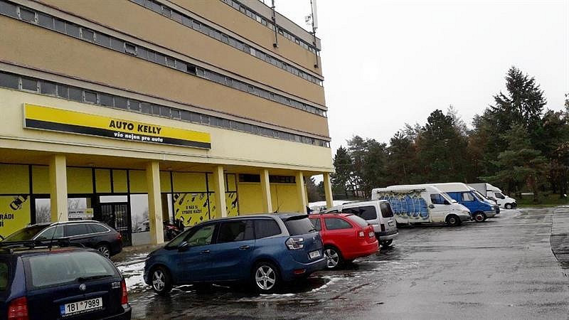 Dlouhodobý pronájem garážového stání v uzavřených garážích, brno - lesná, ulice loosova — photo 2